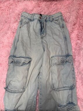 Divided Light Wash Relaxed Cargo Jeans - Pale Blue